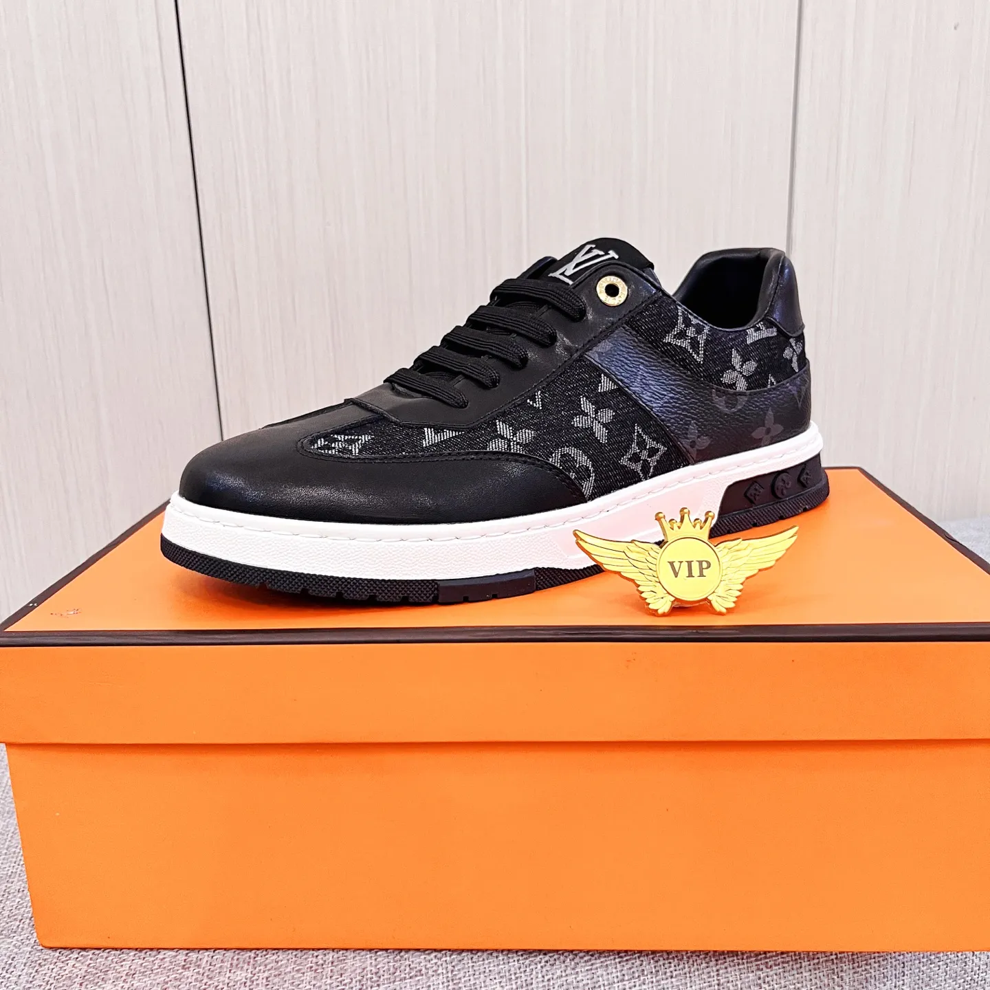 🚘🚘Factory batch 420💰【LV】🔥Louis Vuitton high-end men's shoes brand official website 1:1 latest masterpiece: the upper is made of Italian imported first-layer cowhide with a comfortable and breathable lining➕original non-slip and wear-resistant outsole🔥, making walking more convenient and comfortable! An exclusive new model, a stunning work, a beautiful 1:1 replica [color] compared to the official quality! Create a fashionable personality to set off your uniqueness! A must-have for trendy men! Classic 🔥 Size: 38-44 Color: 🔥 2⃣️ colors available 🔥.